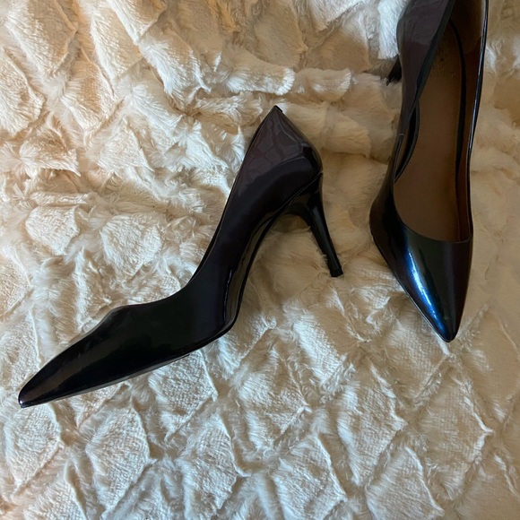 Size 10 Vince Camuto shoes - Picture 2 of 3
